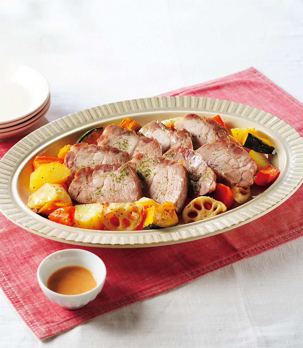 しっとりジューシー！  塩豚と根菜のオーブン焼き