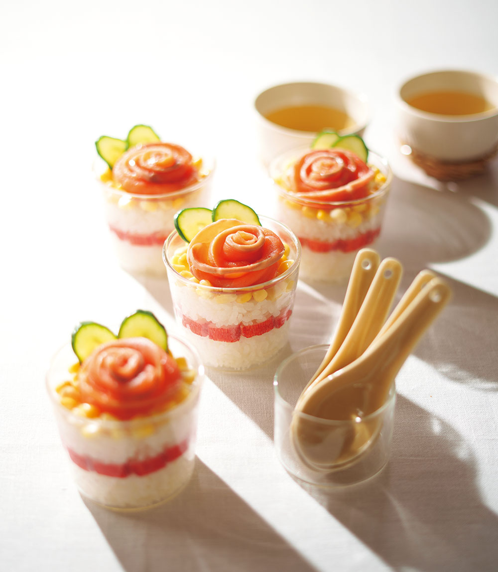 サーモンフラワーのカップ寿司