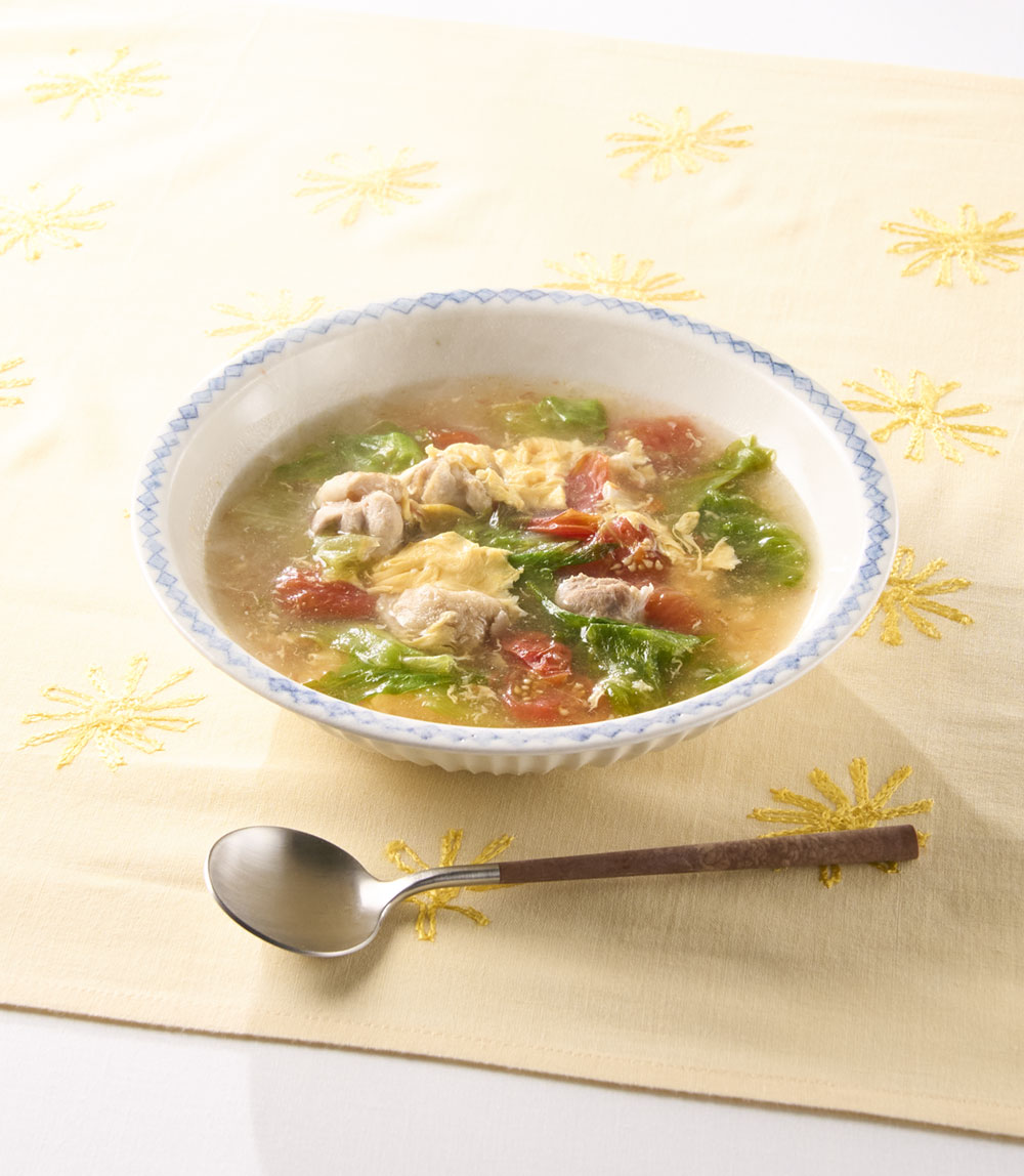 鶏もも肉とレタスの中華スープ