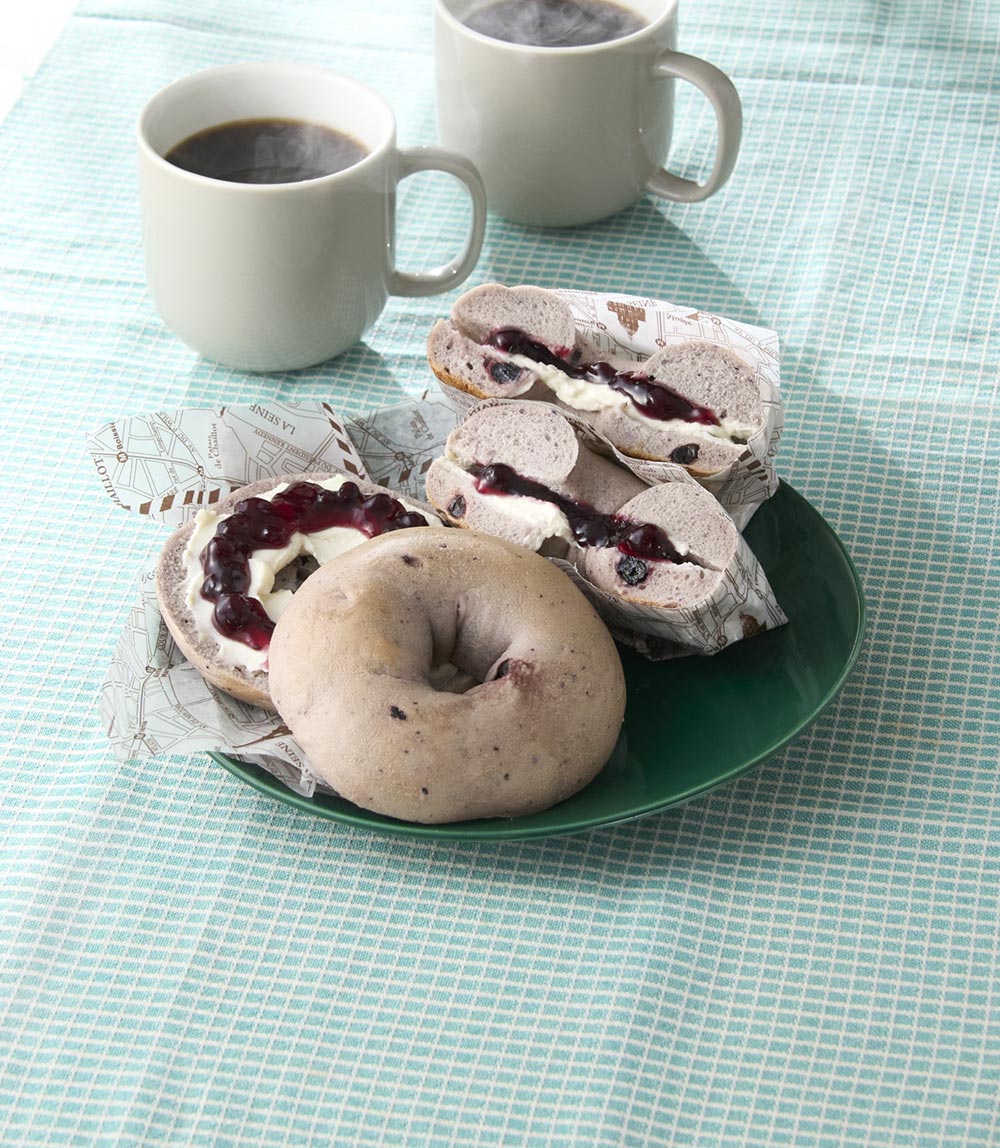 ベイクドブルーベリーチーズベーグルサンド