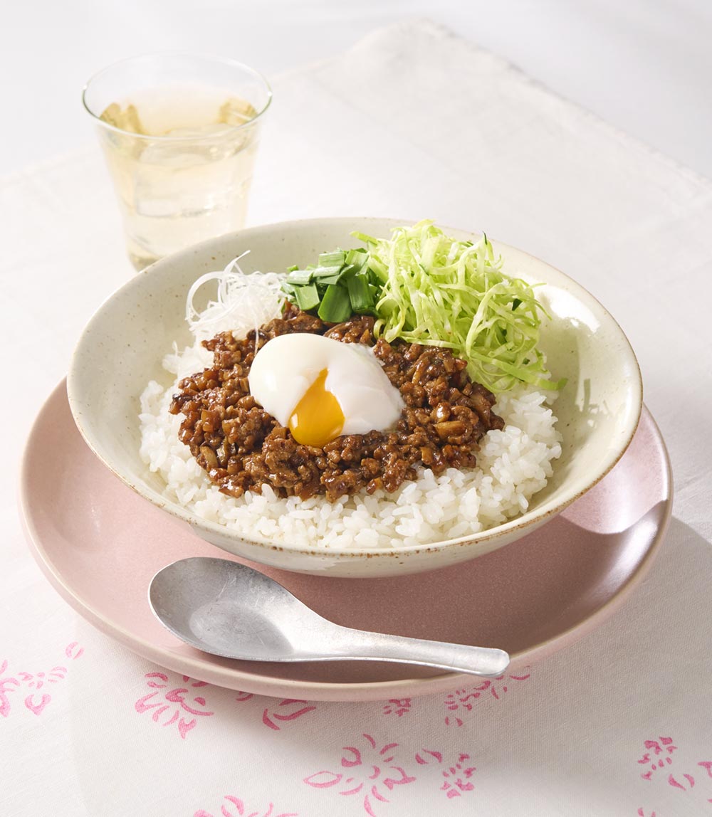 春のジャージャー丼