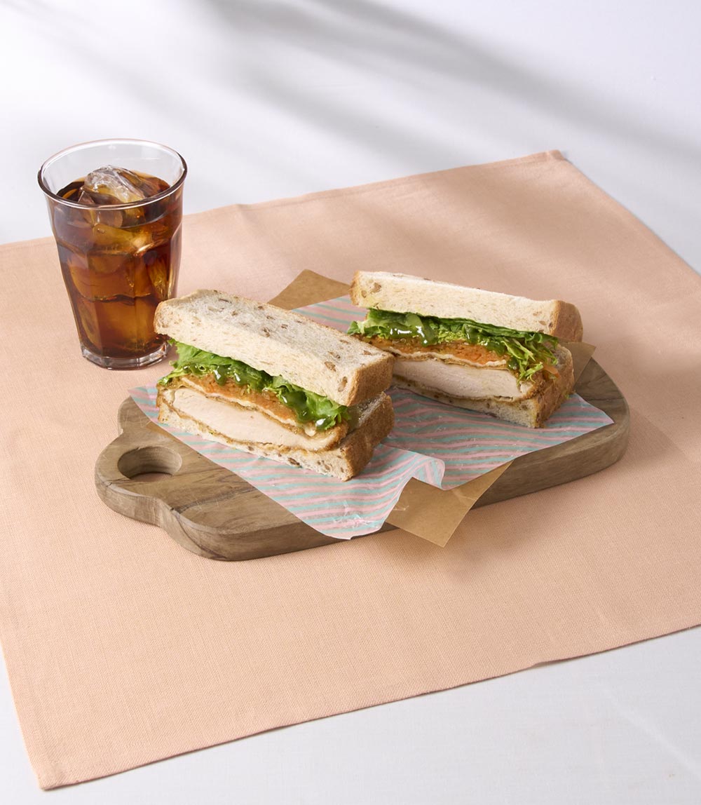 鶏むね肉と野菜のカツサンド