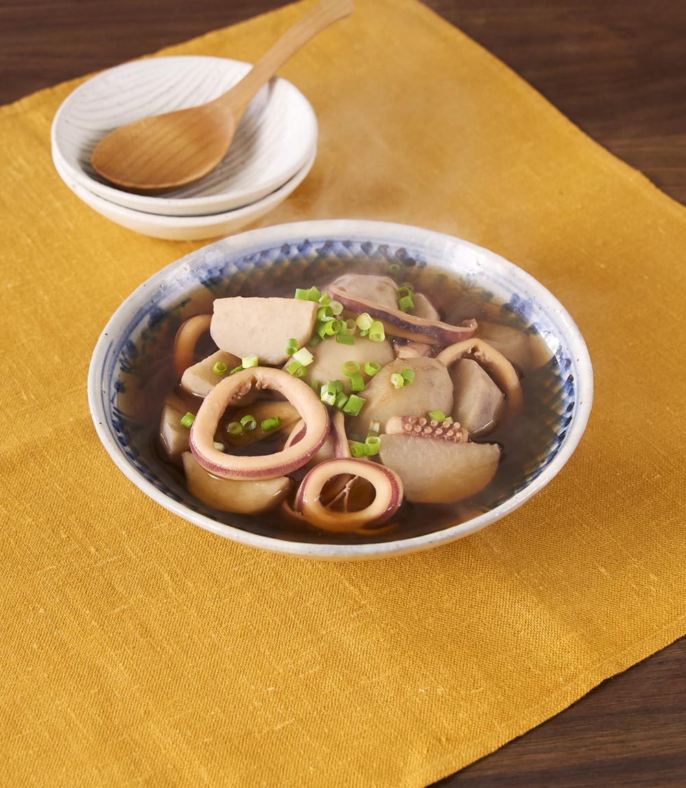 手間を省いてもこの旨さ！ ほくほく里芋とイカの煮物