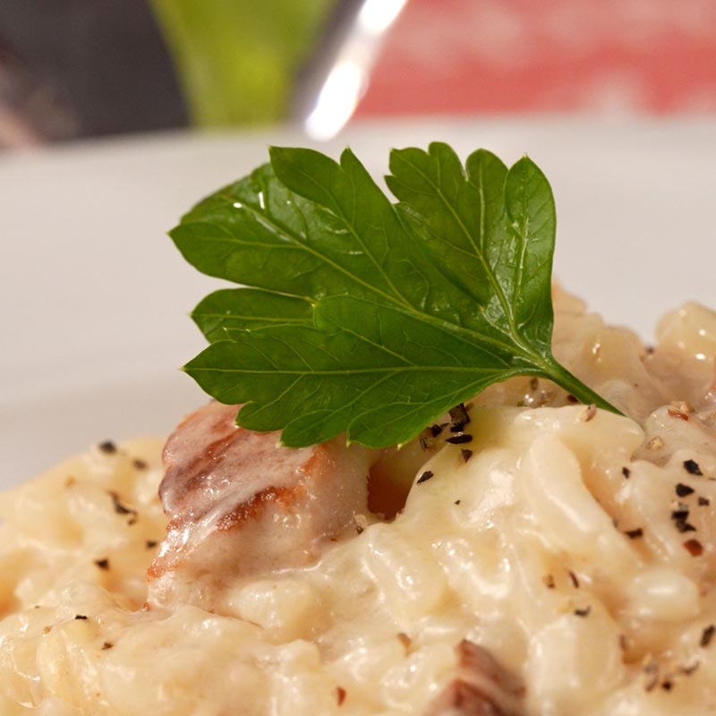 帰宅後15分で完成！牛乳で煮る深夜リゾット