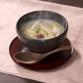とろ〜り餅がたまらない！サムゲタン風スープ