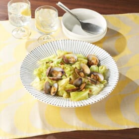 あさりとキャベツのにんにく炒め